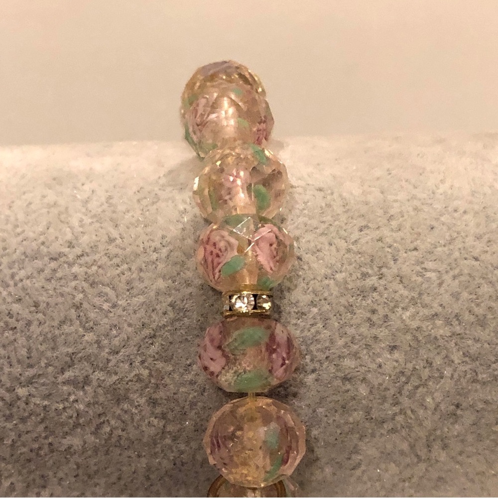 Betsey Johnson Rose Bracelet- stretch w/ glass beads & gold tone charms - Picture 11 of 12